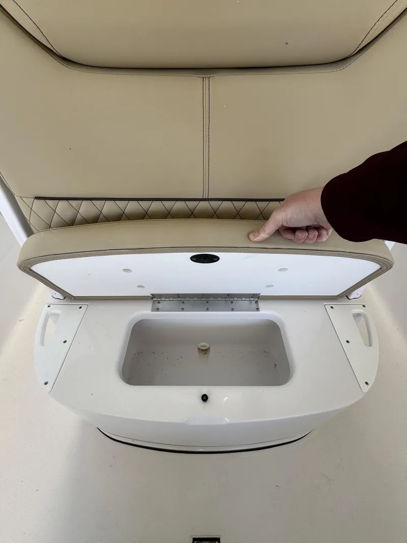 Slide: The Image of Sportsman Heritage 231 Center Console 2026 - 44