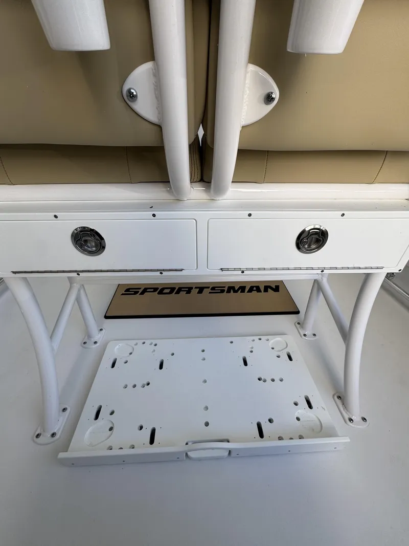 Slide: The Image of Sportsman Heritage 231 Center Console 2026 - 48
