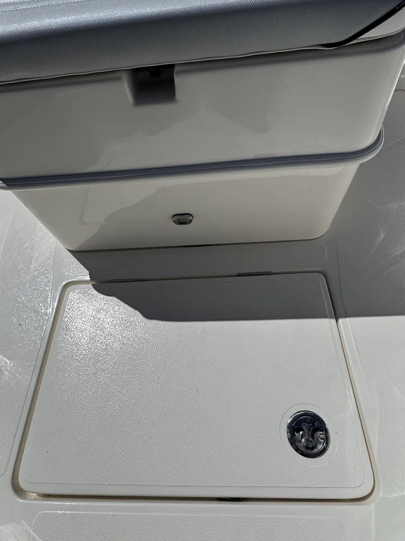 Slide: The Image of Skeeter SX Series SX221 2026 - 11