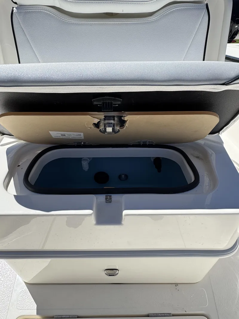 Slide: The Image of Skeeter SX Series SX221 2026 - 14