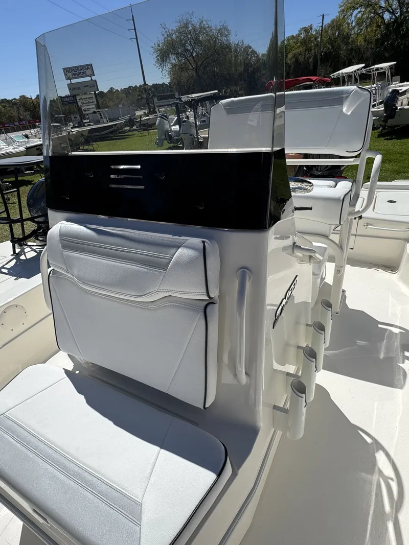 Slide: The Image of Skeeter SX Series SX221 2026 - 15