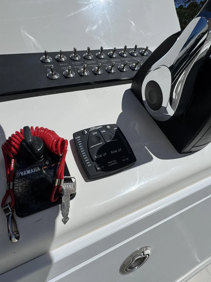 Slide: The Image of Skeeter SX Series SX221 2026 - 18