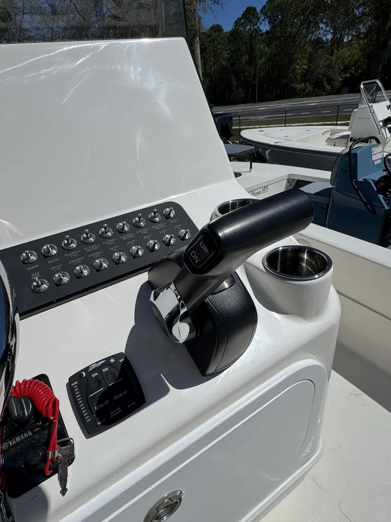 Slide: The Image of Skeeter SX Series SX221 2026 - 19