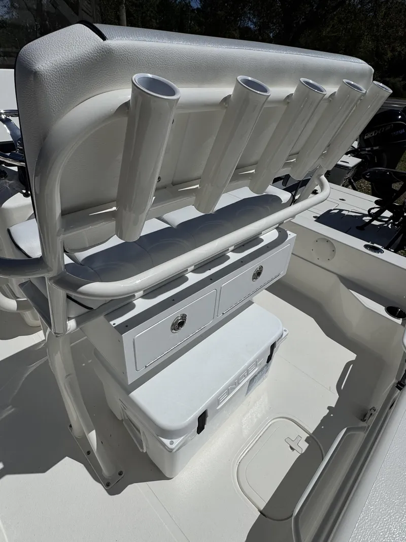 Slide: The Image of Skeeter SX Series SX221 2026 - 21