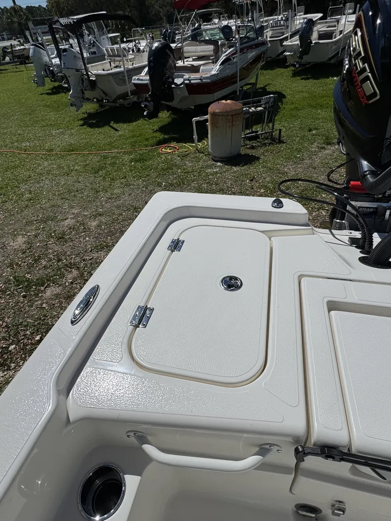 Slide: The Image of Skeeter SX Series SX221 2026 - 27