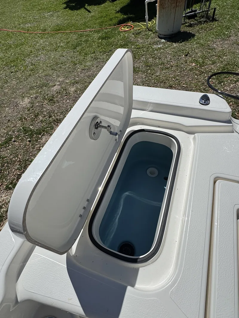 Slide: The Image of Skeeter SX Series SX221 2026 - 28