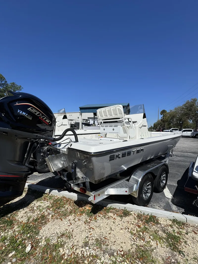 Slide: The Image of Skeeter SX Series SX221 2026 - 3