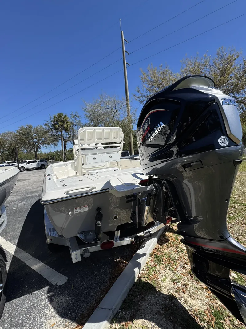 Slide: The Image of Skeeter SX Series SX221 2026 - 33