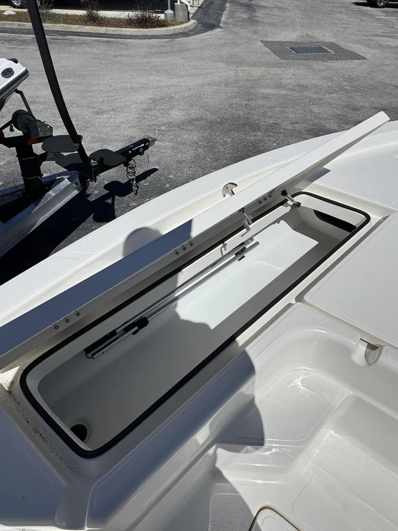 Slide: The Image of Skeeter SX Series SX221 2026 - 39