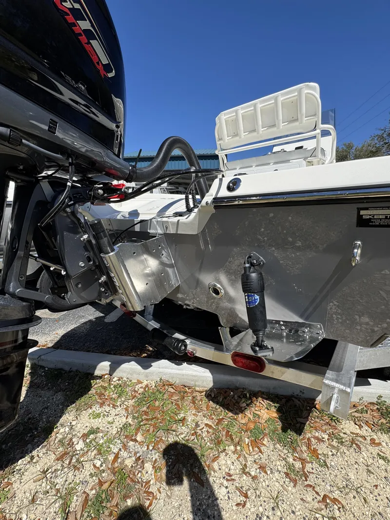 Slide: The Image of Skeeter SX Series SX221 2026 - 4