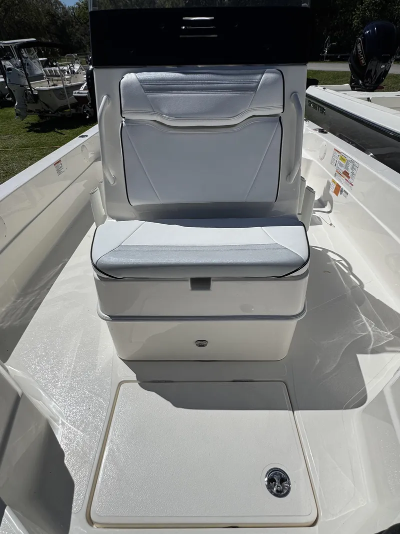 Slide: The Image of Skeeter SX Series SX221 2026 - 40