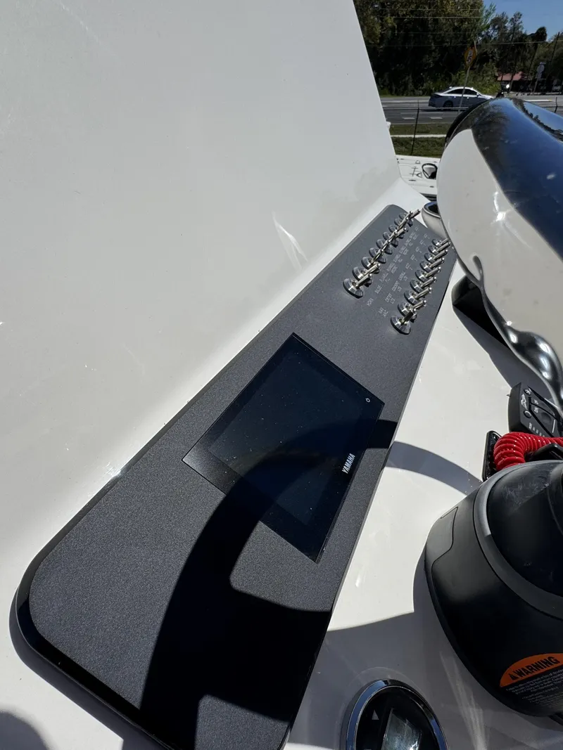 Slide: The Image of Skeeter SX Series SX221 2026 - 43