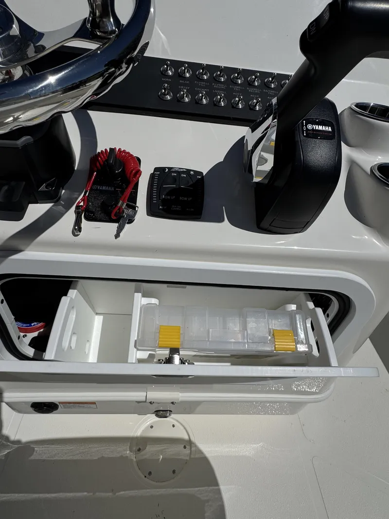 Slide: The Image of Skeeter SX Series SX221 2026 - 45