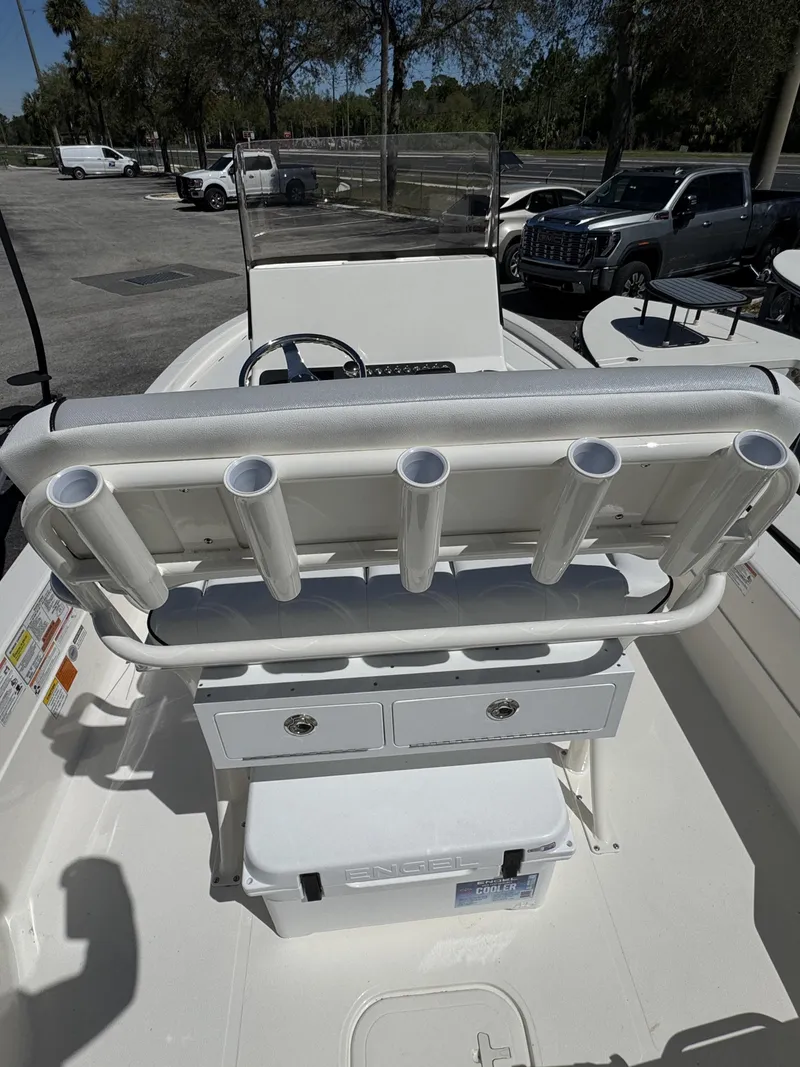 Slide: The Image of Skeeter SX Series SX221 2026 - 47