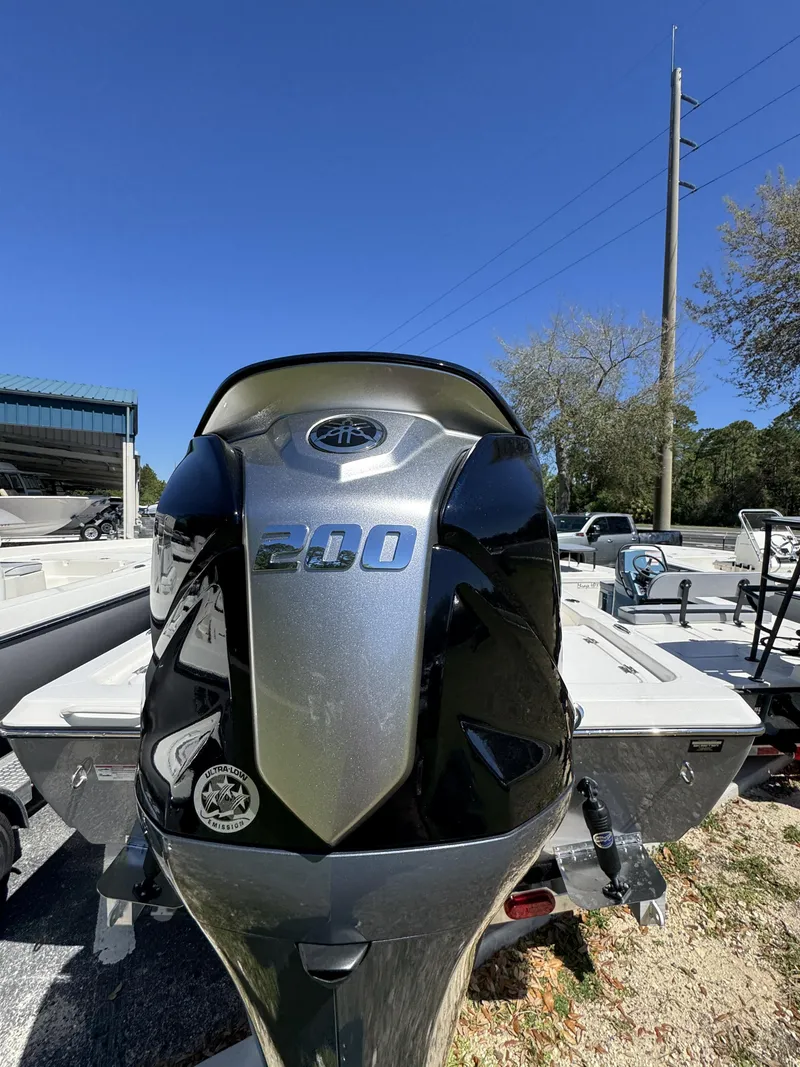 Slide: The Image of Skeeter SX Series SX221 2026 - 5