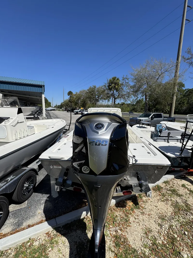 Slide: The Image of Skeeter SX Series SX221 2026 - 6