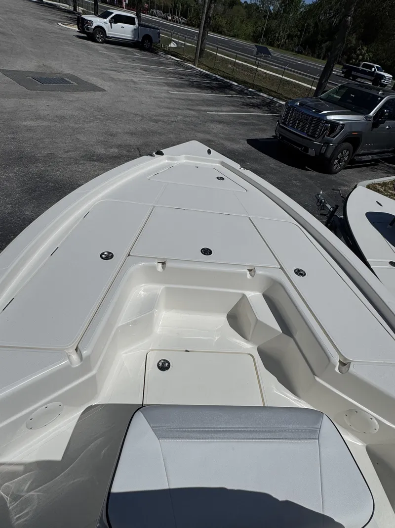 Slide: The Image of Skeeter SX Series SX221 2026 - 7