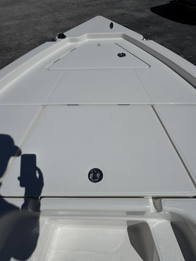 Slide: The Image of Skeeter SX Series SX221 2026 - 8