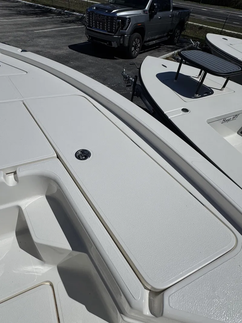 Slide: The Image of Skeeter SX Series SX221 2026 - 9