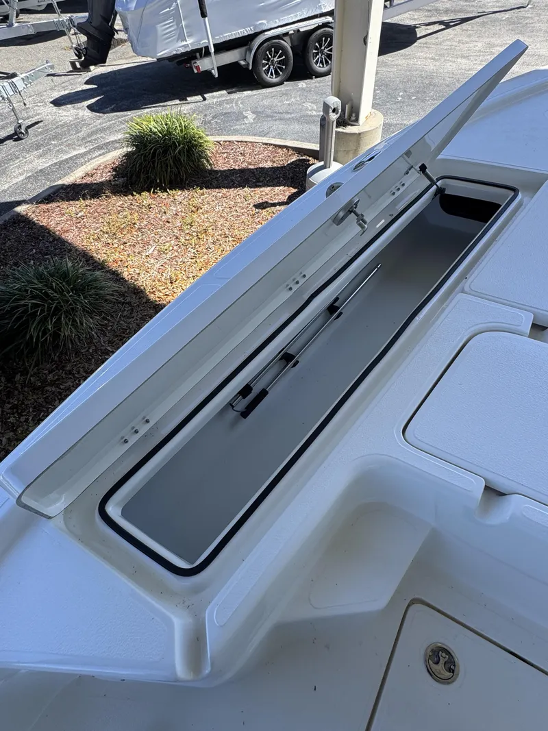 Slide: The Image of Skeeter SX Series SX241 2026 - 11