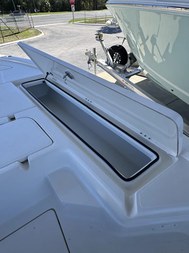 Slide: The Image of Skeeter SX Series SX241 2026 - 12