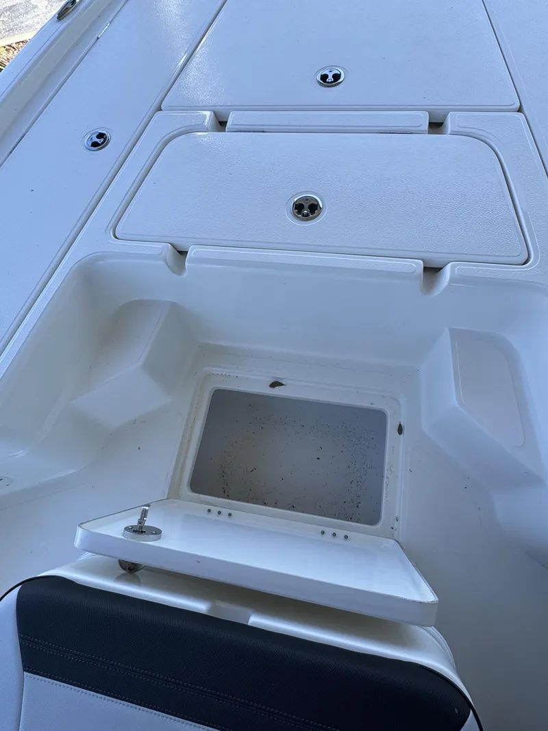 Slide: The Image of Skeeter SX Series SX241 2026 - 13