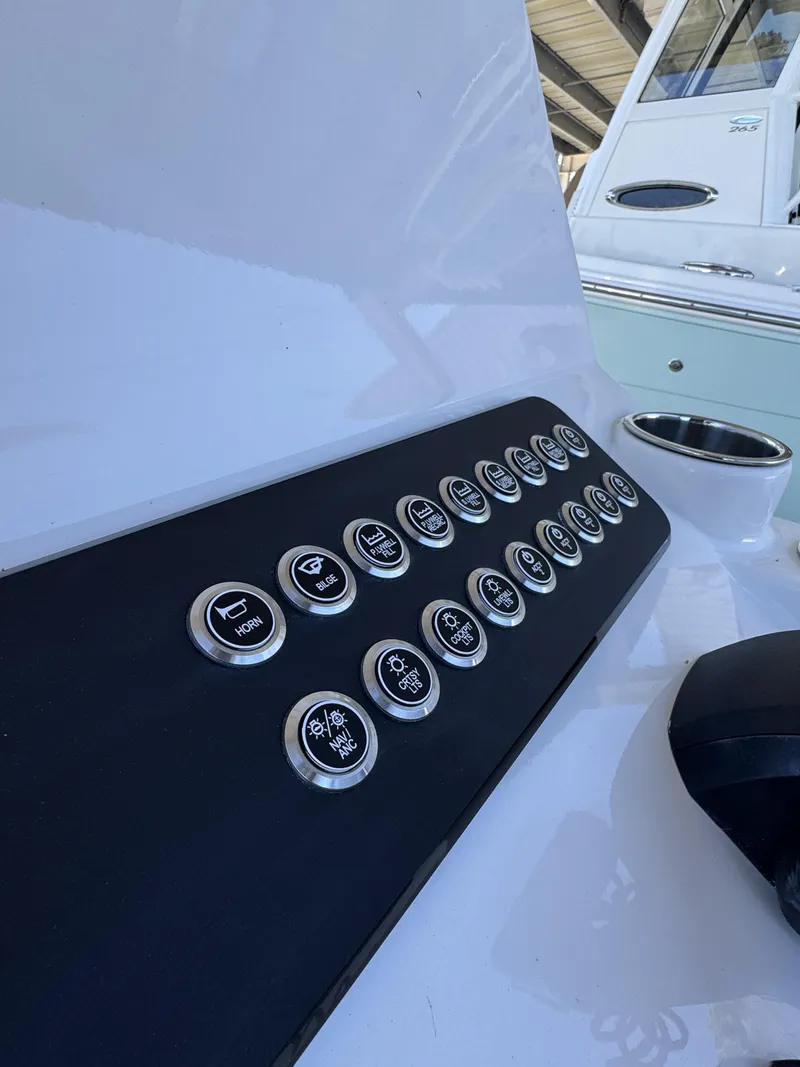 Slide: The Image of Skeeter SX Series SX241 2026 - 17