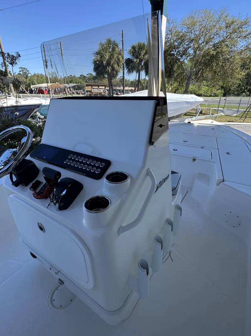 Slide: The Image of Skeeter SX Series SX241 2026 - 18