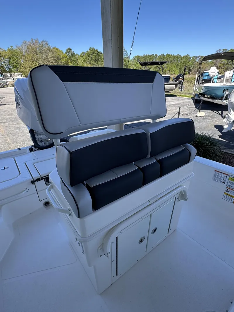 Slide: The Image of Skeeter SX Series SX241 2026 - 19