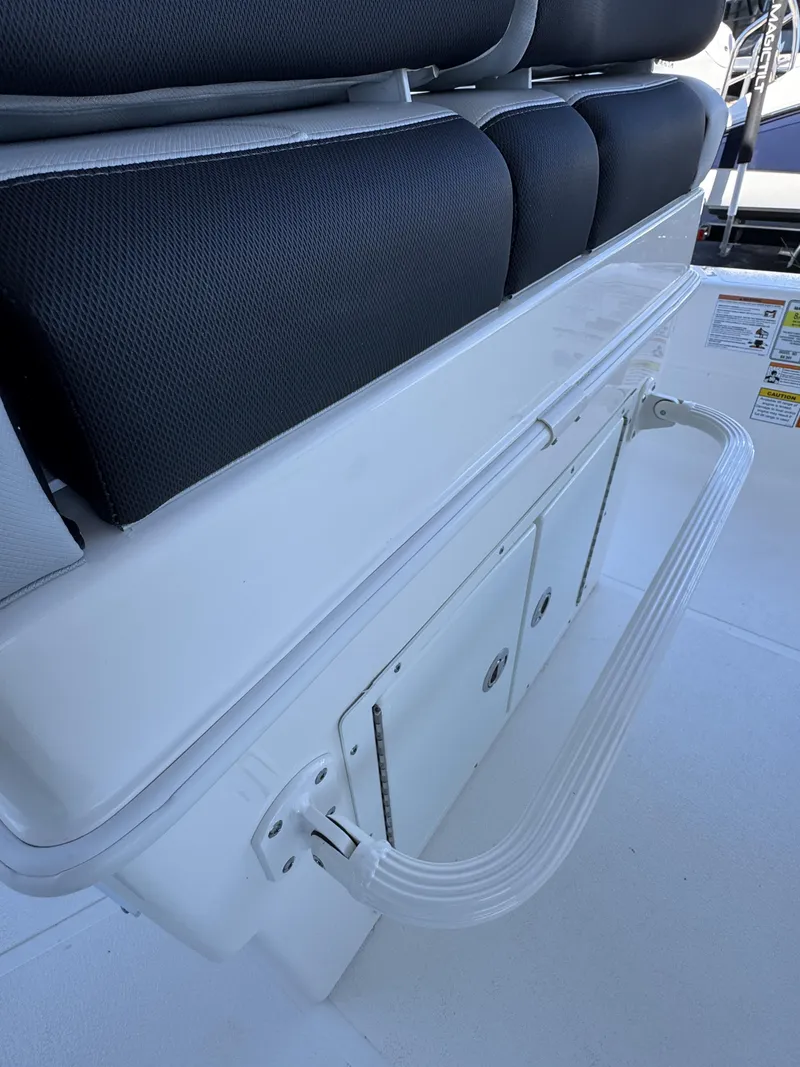 Slide: The Image of Skeeter SX Series SX241 2026 - 21