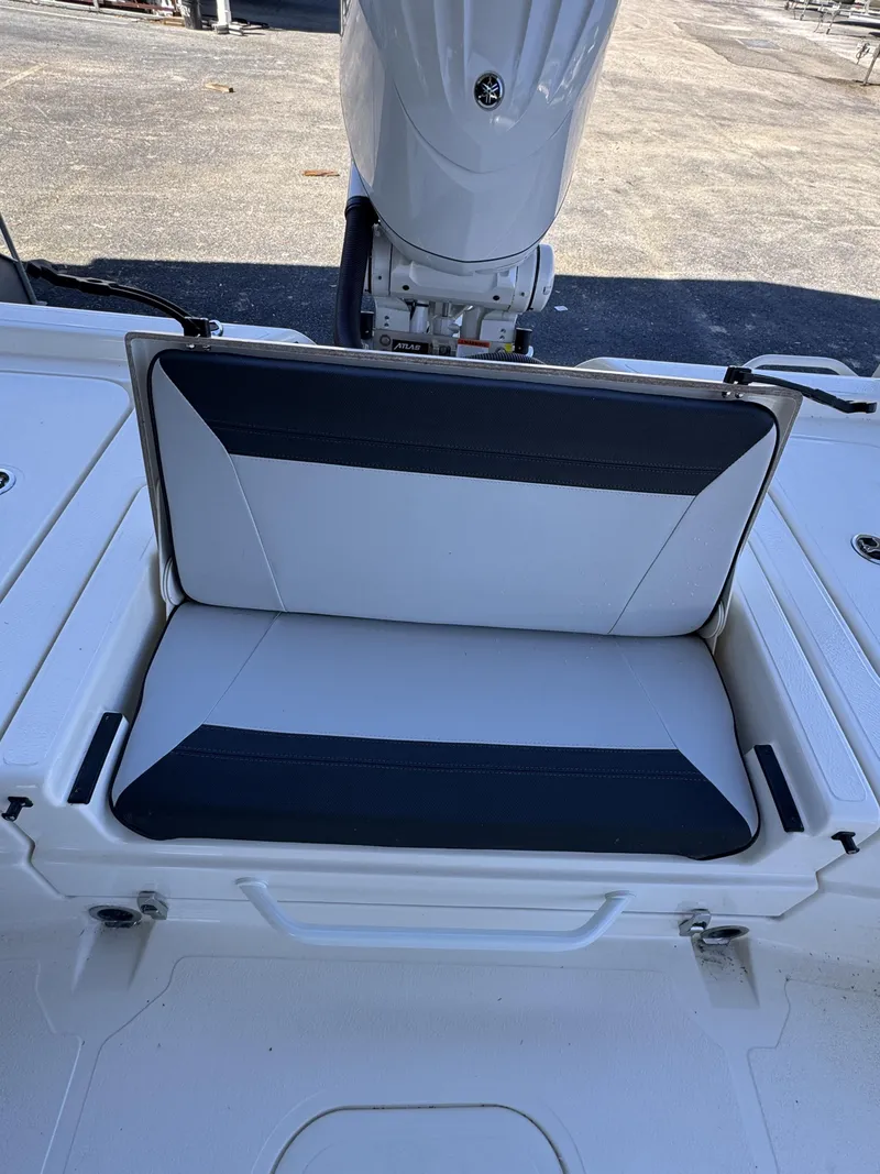 Slide: The Image of Skeeter SX Series SX241 2026 - 23