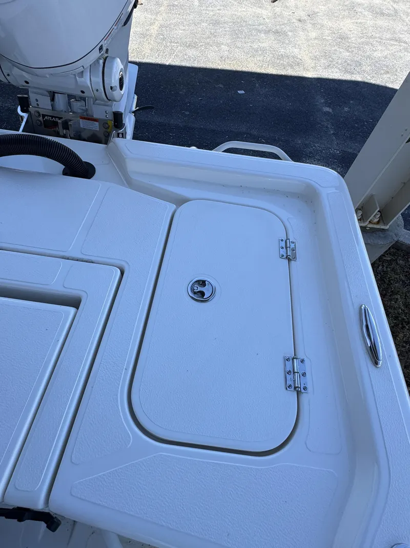 Slide: The Image of Skeeter SX Series SX241 2026 - 24