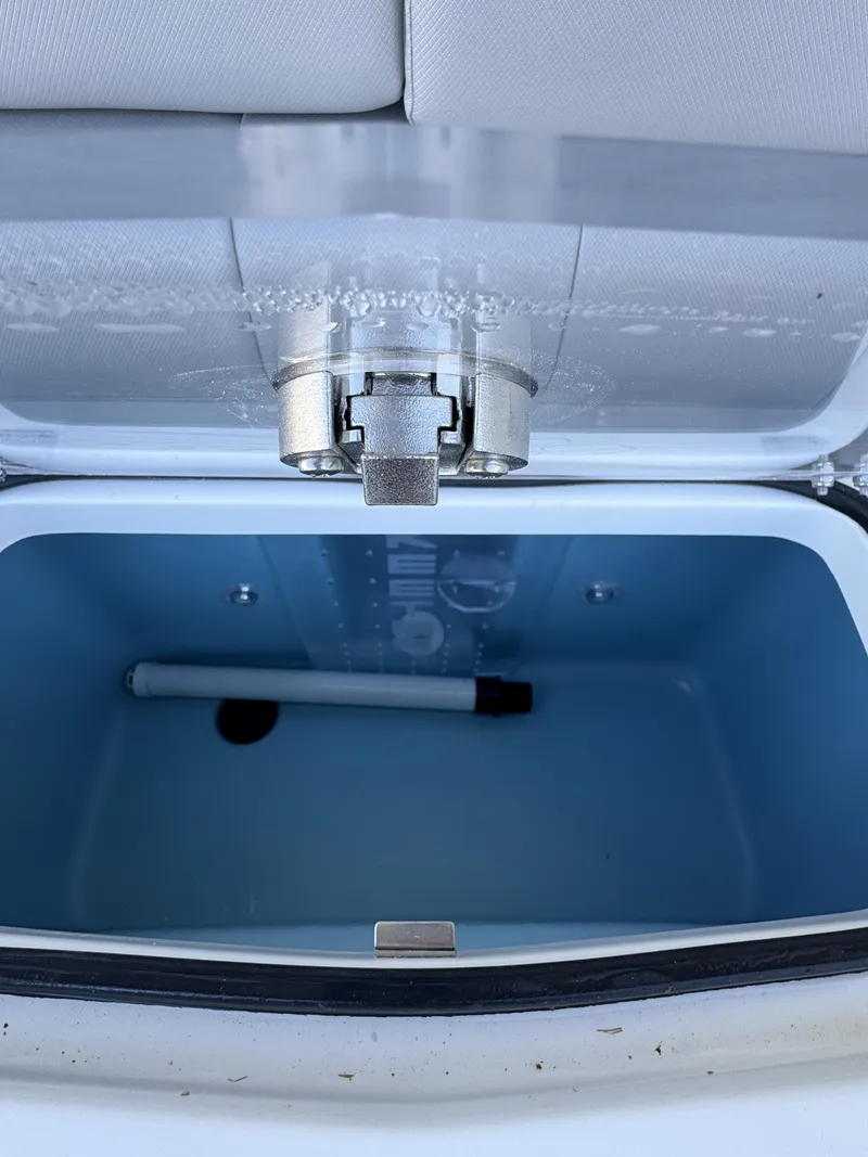 Slide: The Image of Skeeter SX Series SX241 2026 - 26