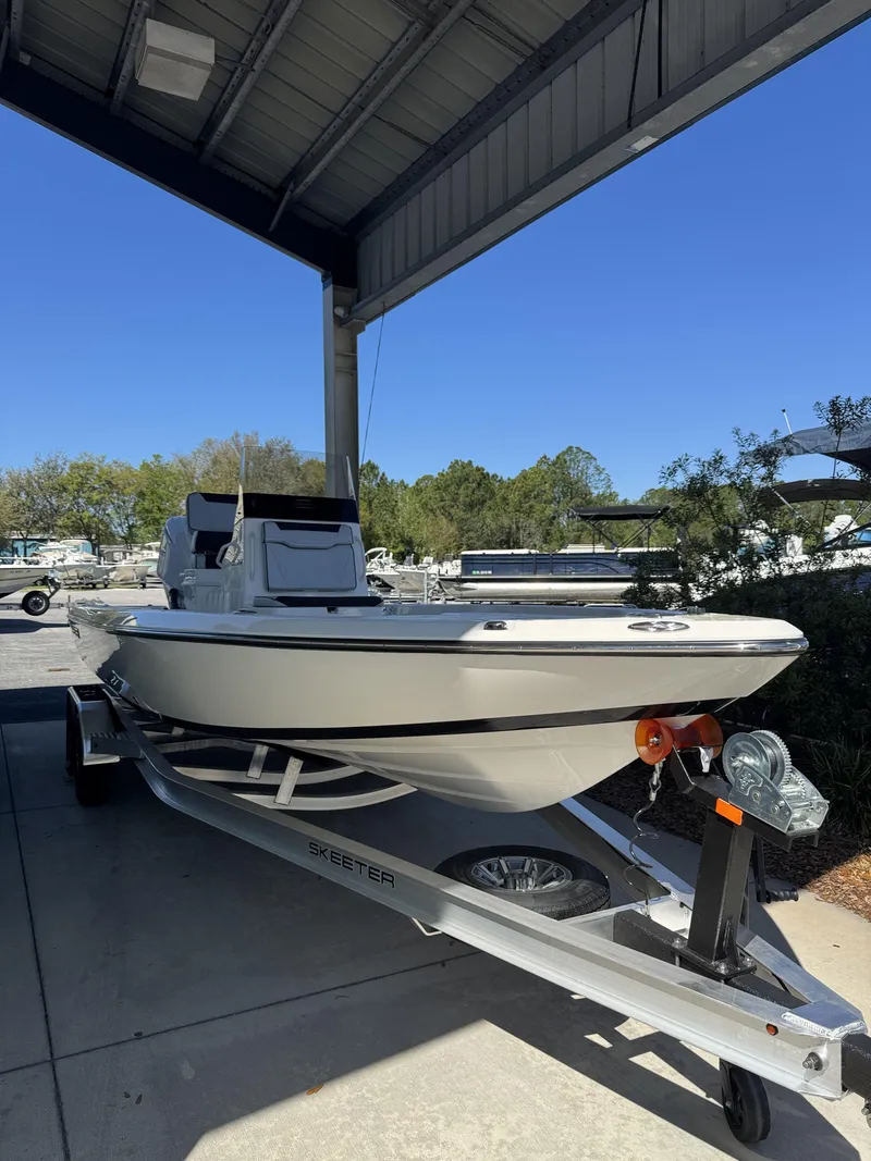 Slide: The Image of Skeeter SX Series SX241 2026 - 3