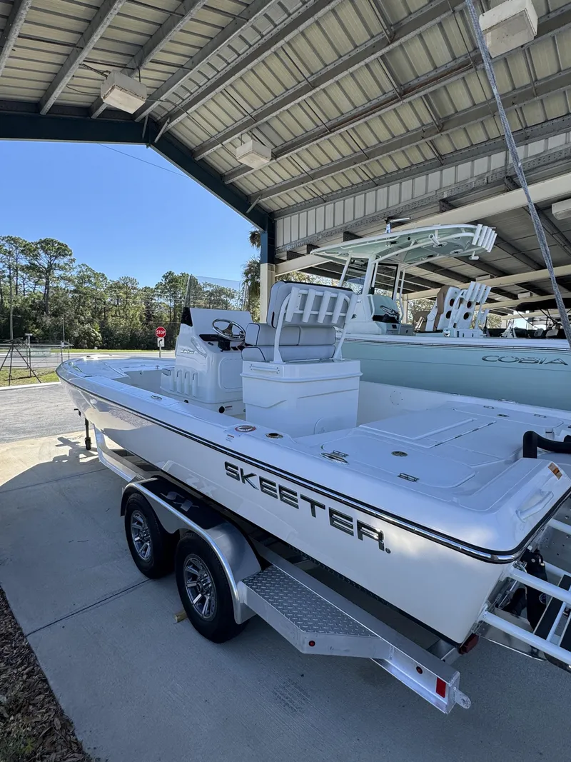 Slide: The Image of Skeeter SX Series SX241 2026 - 32