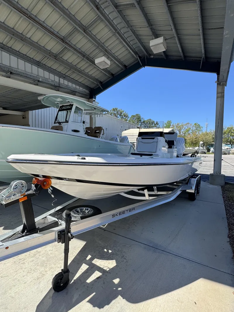 Slide: The Image of Skeeter SX Series SX241 2026 - 33