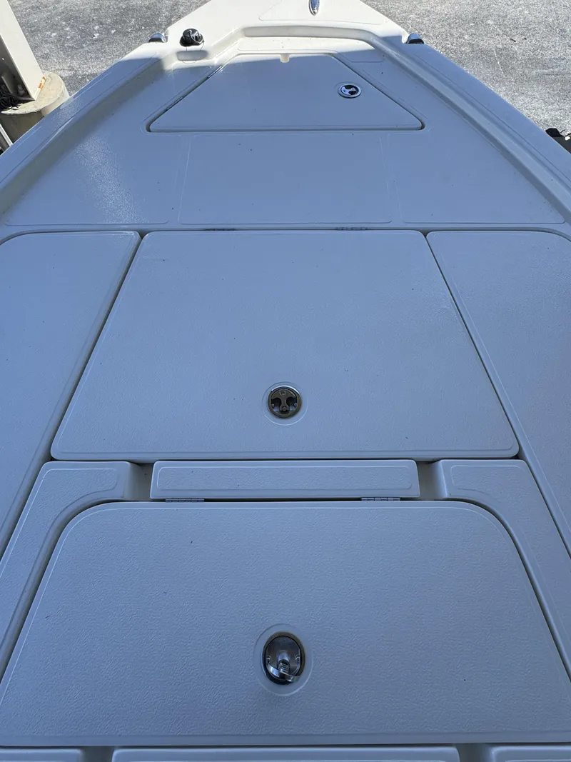 Slide: The Image of Skeeter SX Series SX241 2026 - 36