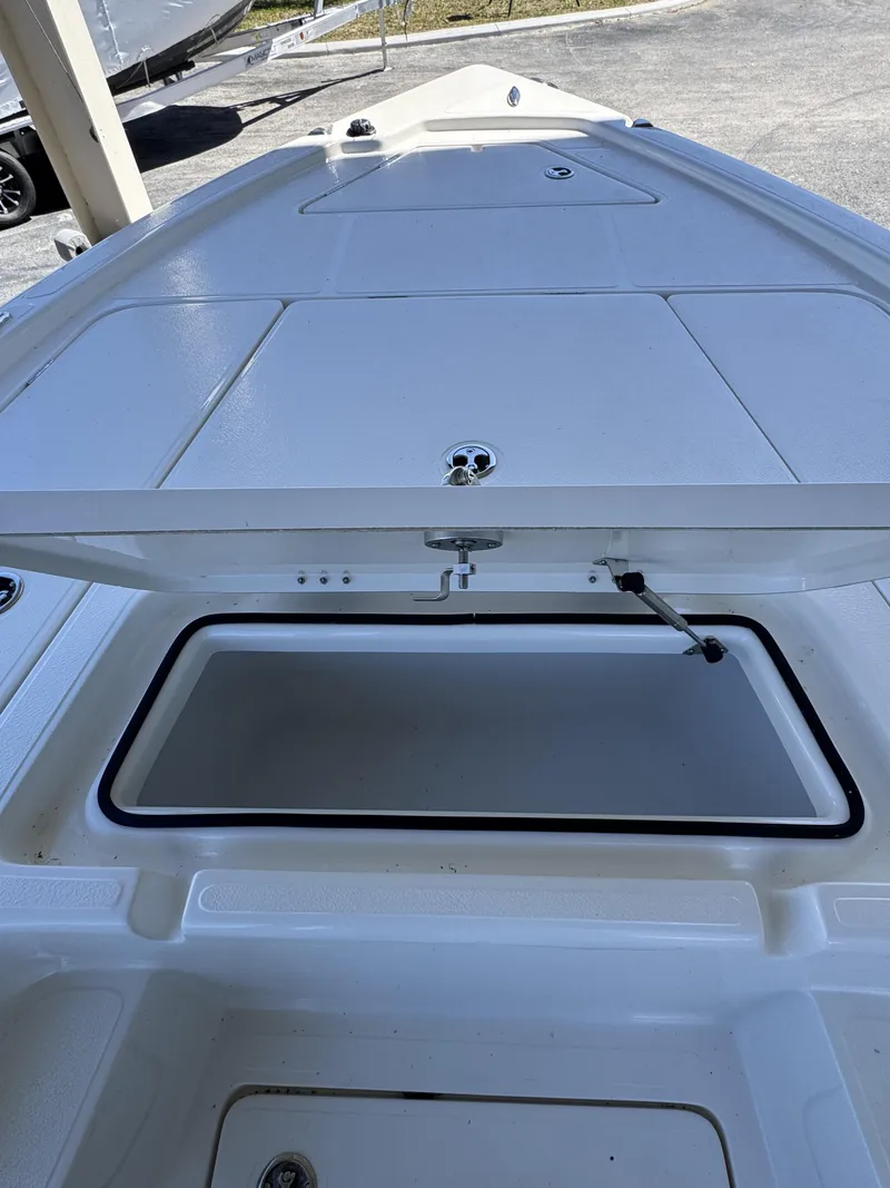 Slide: The Image of Skeeter SX Series SX241 2026 - 37