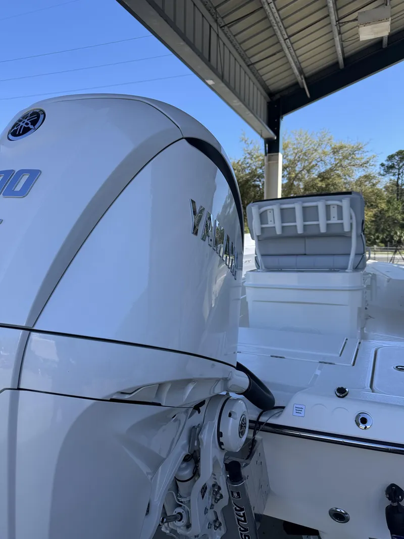 Slide: The Image of Skeeter SX Series SX241 2026 - 4