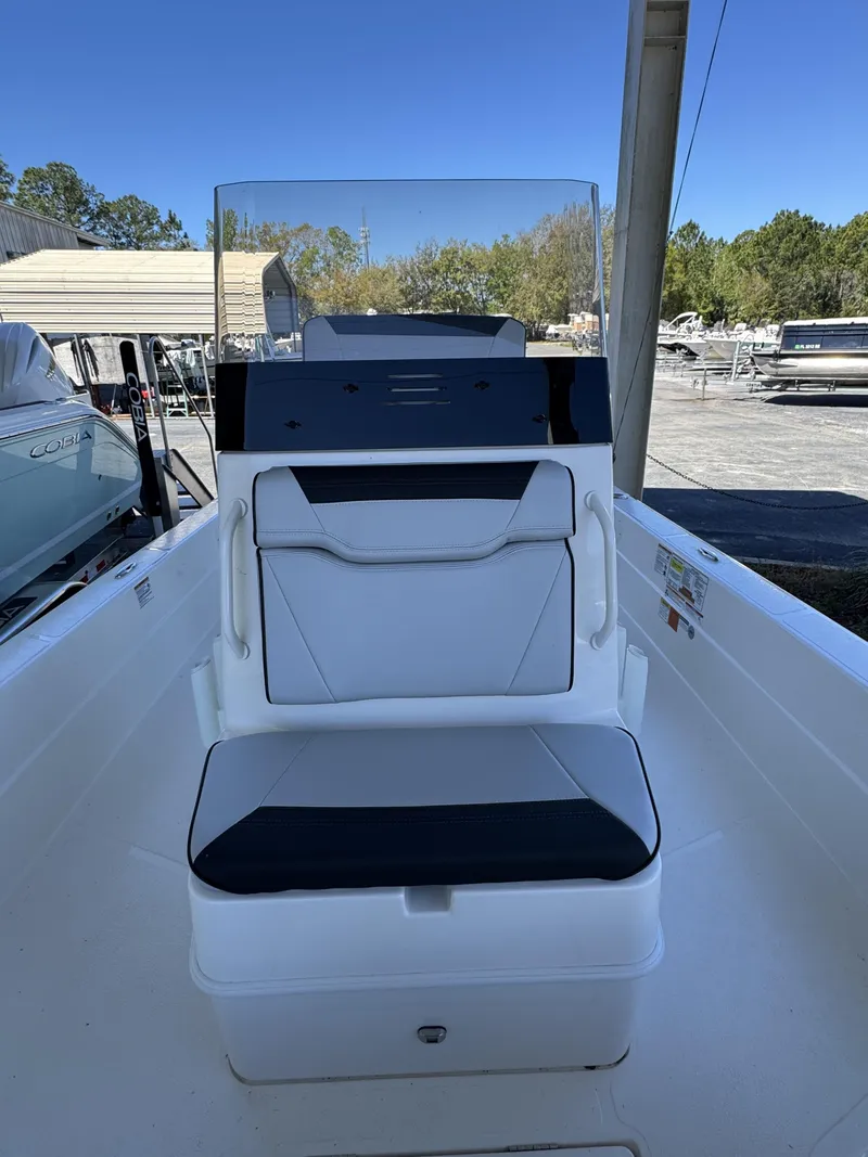 Slide: The Image of Skeeter SX Series SX241 2026 - 40