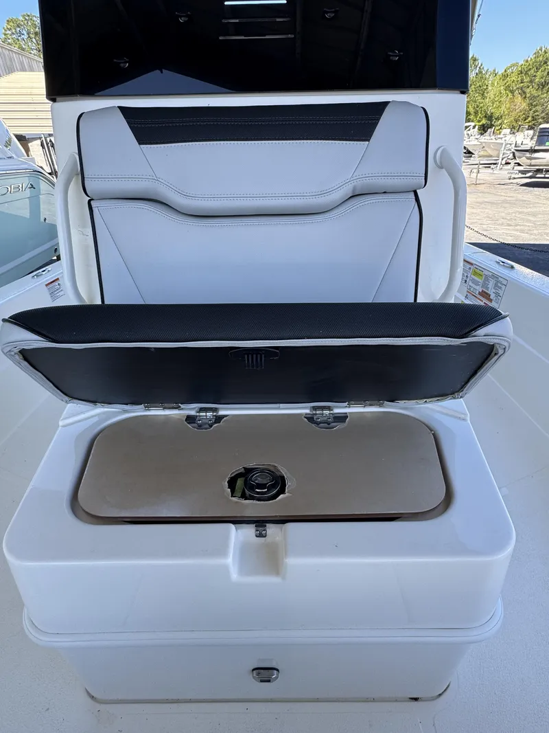 Slide: The Image of Skeeter SX Series SX241 2026 - 41