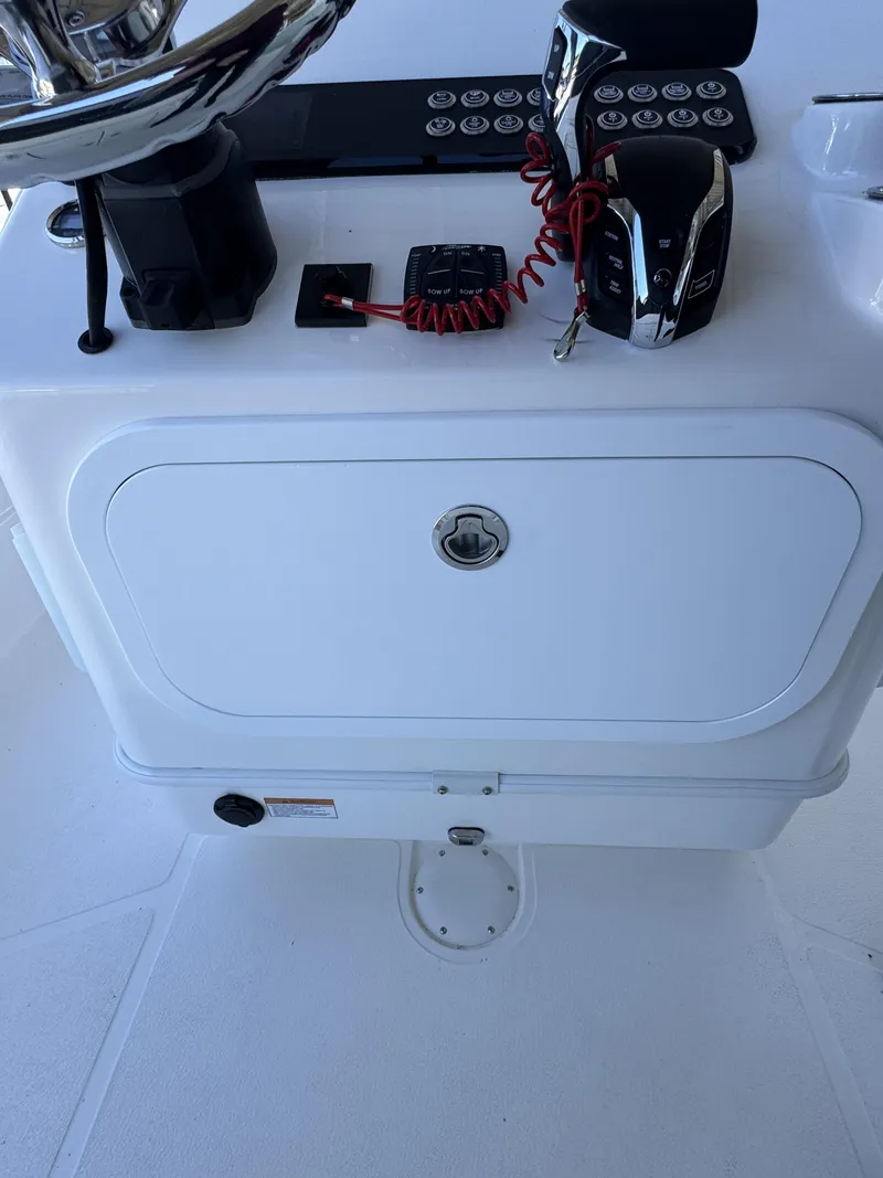 Slide: The Image of Skeeter SX Series SX241 2026 - 46