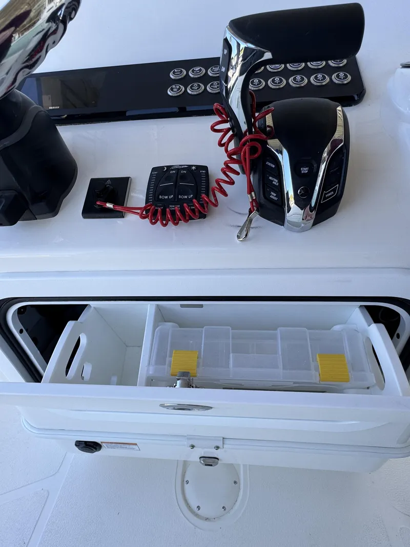 Slide: The Image of Skeeter SX Series SX241 2026 - 47