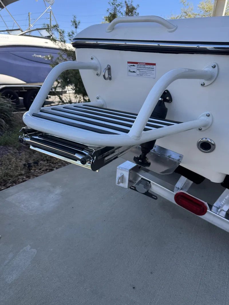 Slide: The Image of Skeeter SX Series SX241 2026 - 5