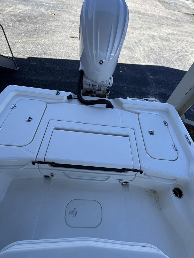 Slide: The Image of Skeeter SX Series SX241 2026 - 50