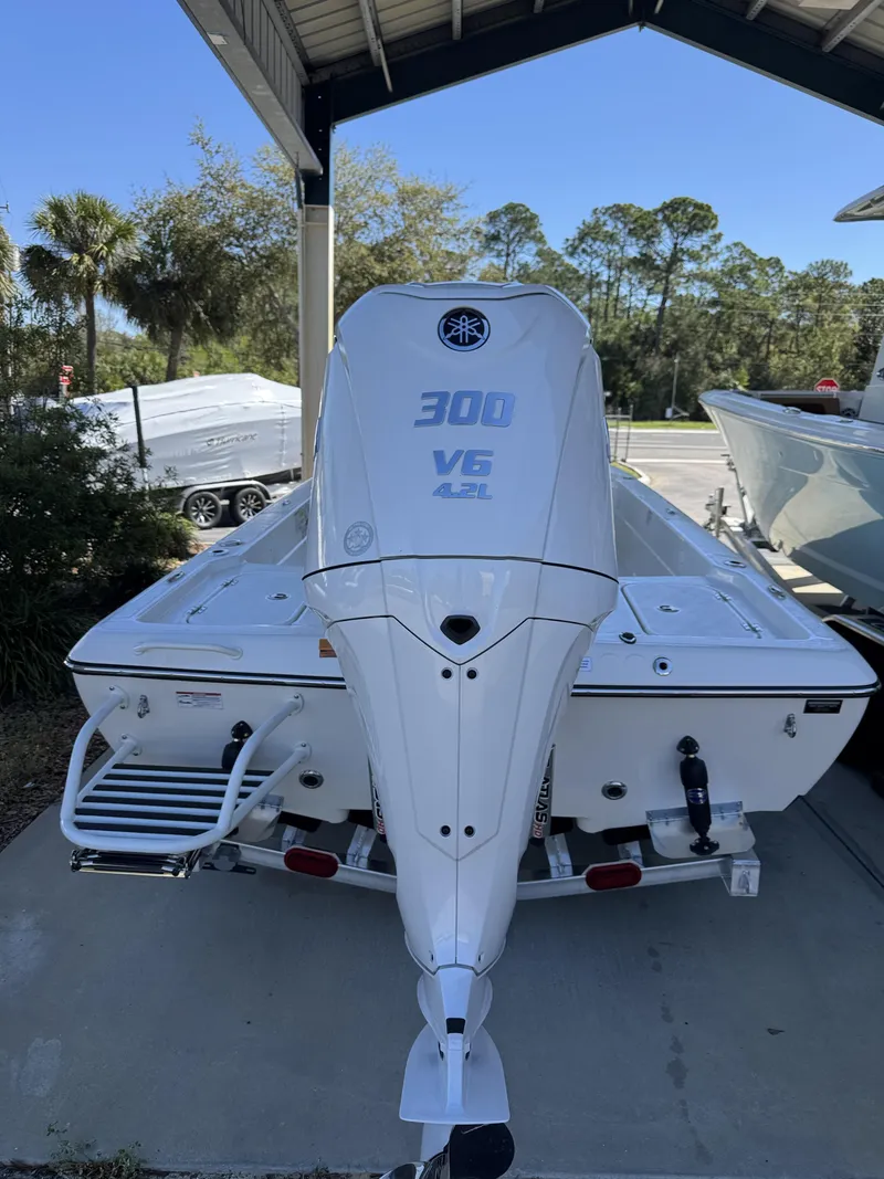 Slide: The Image of Skeeter SX Series SX241 2026 - 6