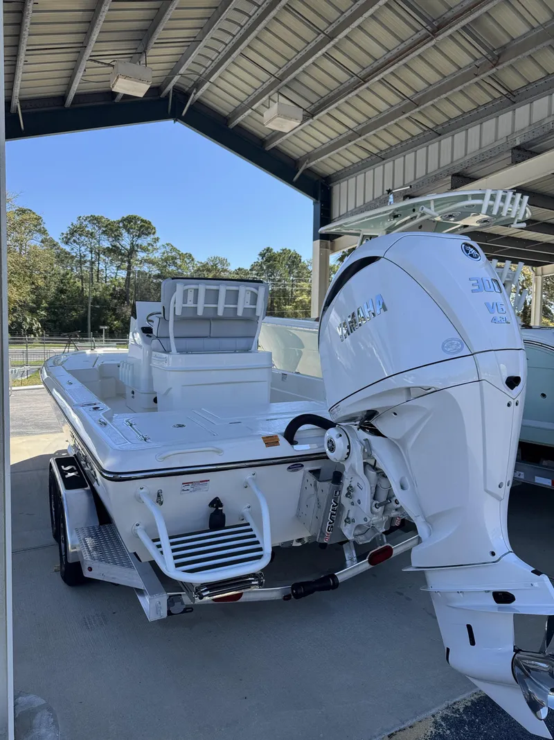 Slide: The Image of Skeeter SX Series SX241 2026 - 7