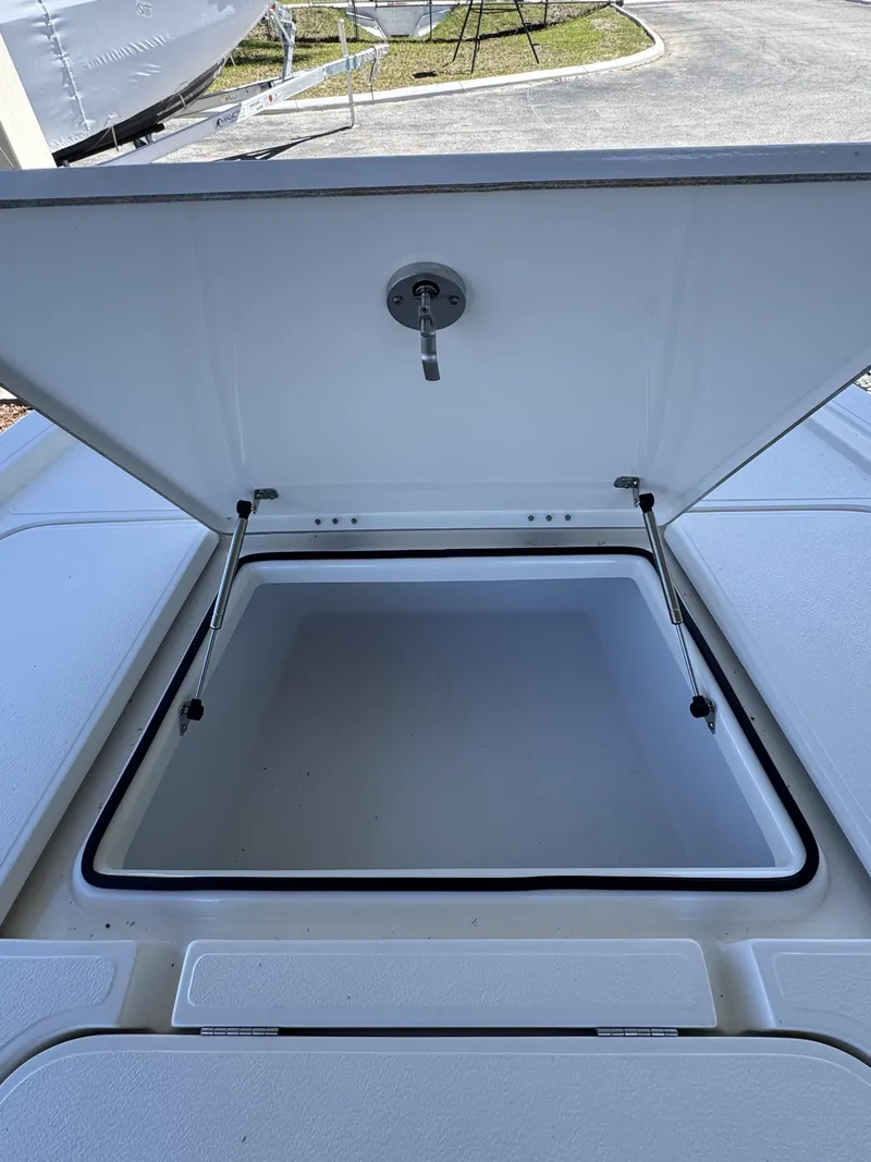 Slide: The Image of Skeeter SX Series SX241 2026 - 9