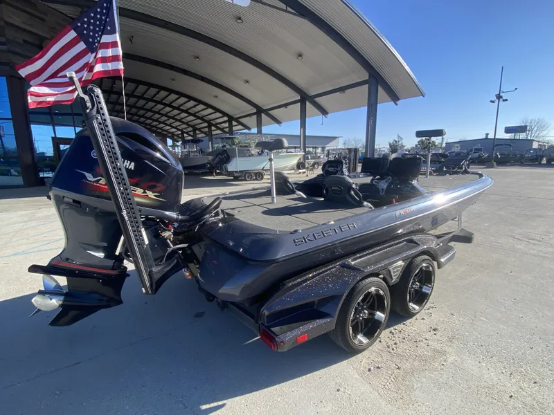 Slide: The Image of Skeeter FXR 20 DC 2020 - 17