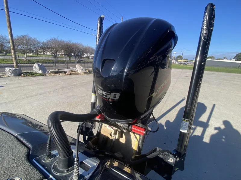 Slide: The Image of Skeeter FXR 20 DC 2020 - 21